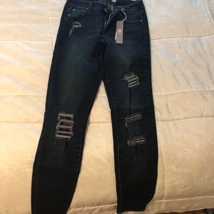 BLUE DENIM JEANS W RIP